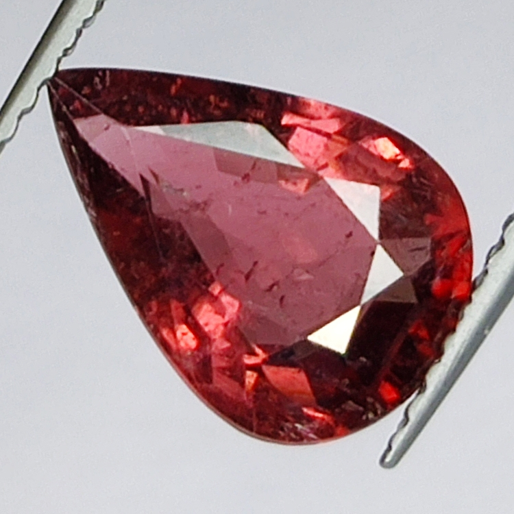 2,51ct Tormalina Rubelite taglio pera 12x8mm