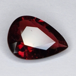 2,24 ct Rubellit-Turmalin Birnenschliff 11x8mm