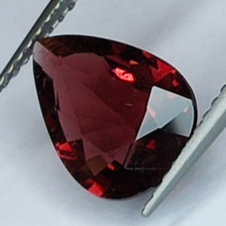 2,24 ct Rubellit-Turmalin Birnenschliff 11x8mm