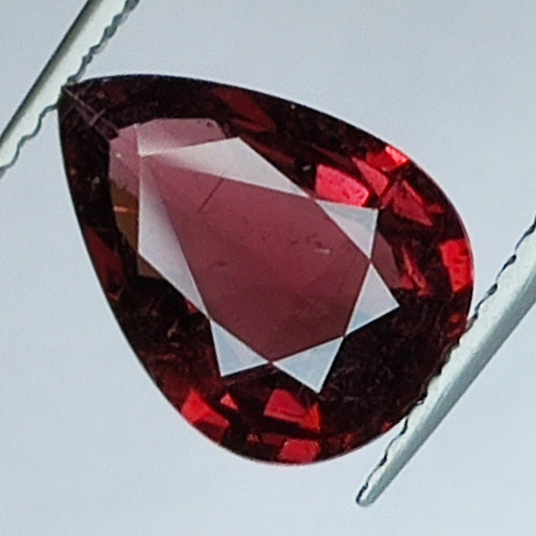 2,24 ct Tormalina Rubelite taglio pera, 11 x 8 mm