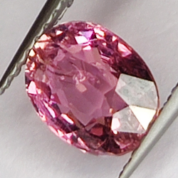 1,39ct Tourmaline Rubélite coupe oval 7x6mm