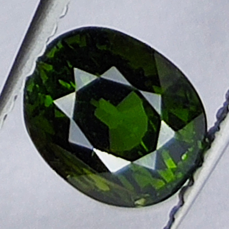 1,78 ct Tourmaline Verdélite coupé ovale 7x6mm