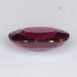 1.67ct Tormalina rubelite taglio ovale 10x8mm