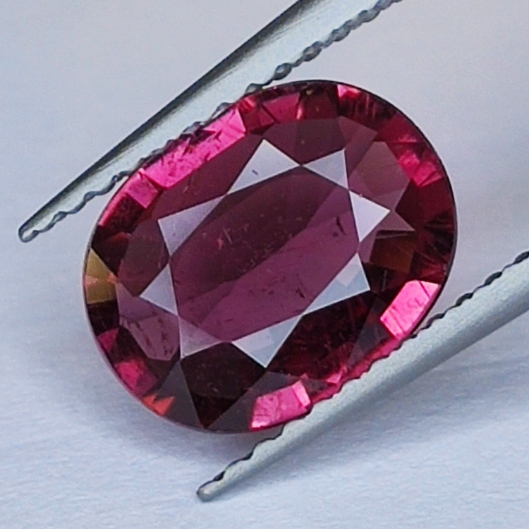 1.67ct Tourmaline Rubelite oval cut 10x8mm