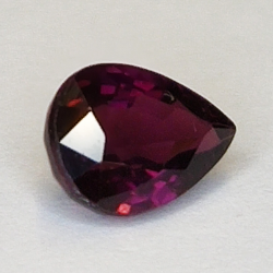 1.61ct Tormalina Rubelite taglio pera 9x6mm