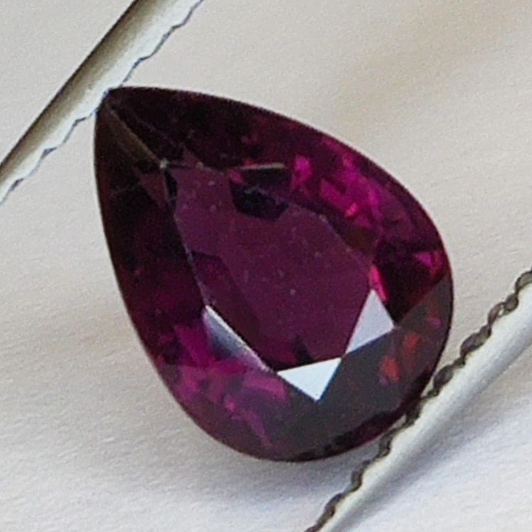 1.61ct Tormalina Rubelite taglio pera 9x6mm