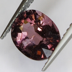 1,62 ct Tourmaline Rubélite coupe ovale 8x6mm