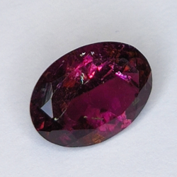 1,06ct Rubellit-Turmalin ovaler schliff 9x6mm