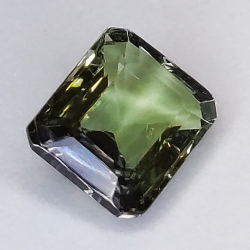 1.36ct Tanzanite Verte coupe émeraude 7x5mm