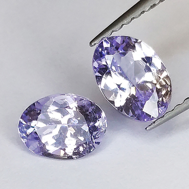 1.74ct Coppia Tanzanite  taglia ovale 7x5mm