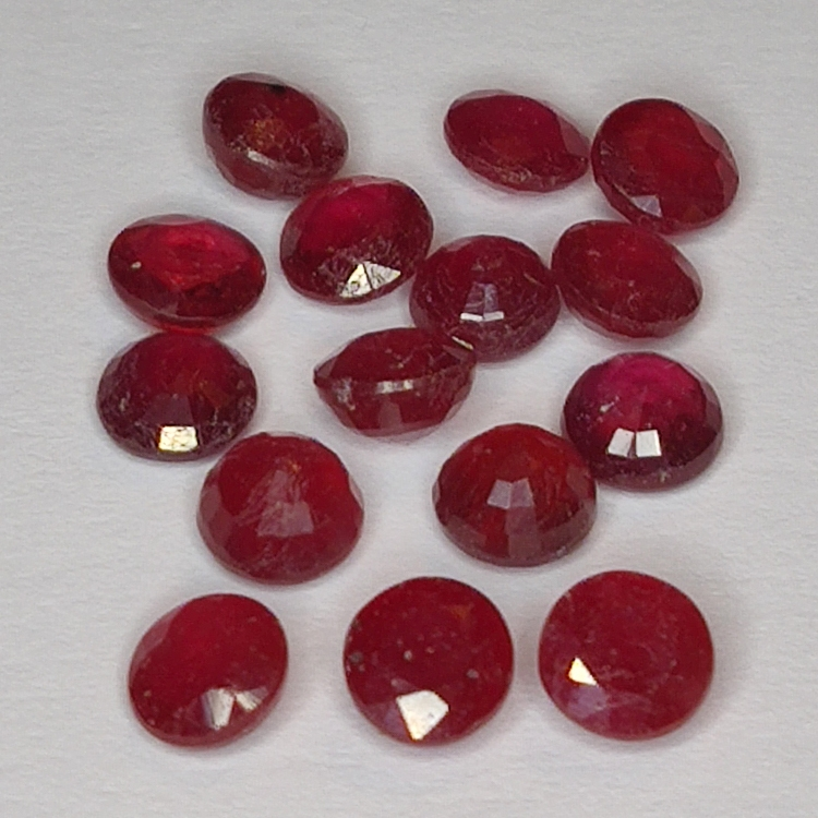 6.95ct Rubis coupe ronde 4.2x2.9mm 15pc