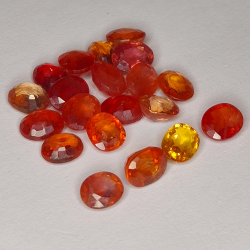 10.26ct Saphir orange coupe ovale 5x4mm 20pz