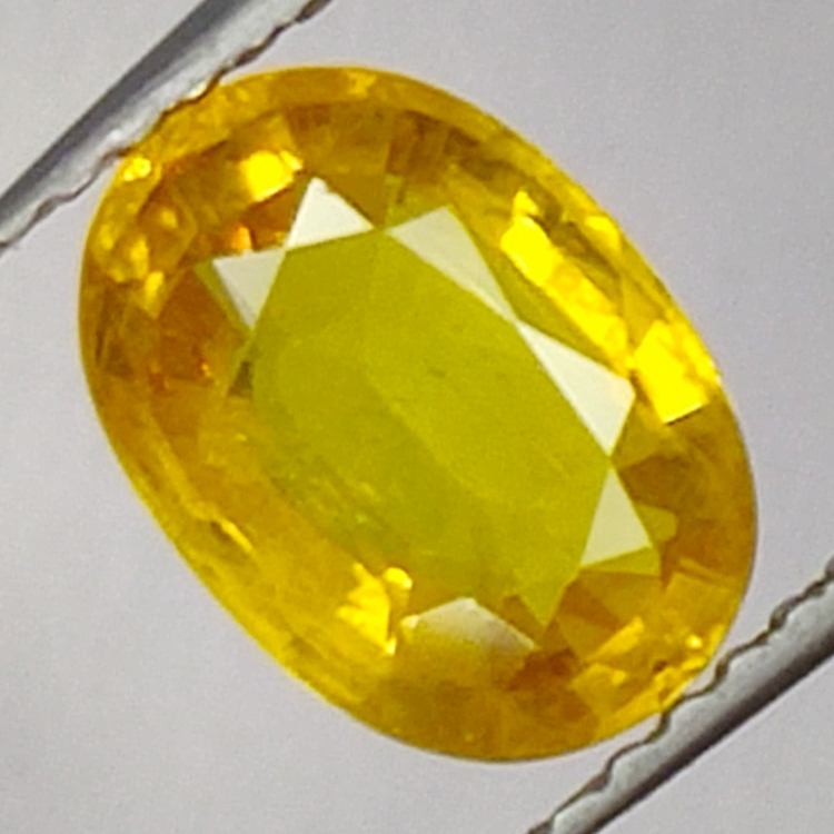 2.14ct Zafiro Amarillo talla oval 9x6mm