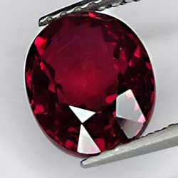 3.09ct Rhodolite Garnet oval cut 9x8mm