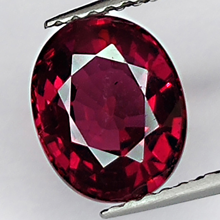 3.09ct Rhodolite Garnet oval cut 9x8mm