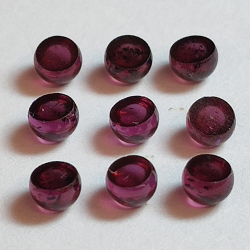 Granat runder Cabochon 2,4-2,8 mm. 1ct.