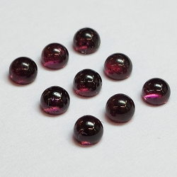 Granat runder Cabochon 2,4-2,8 mm. 1ct.