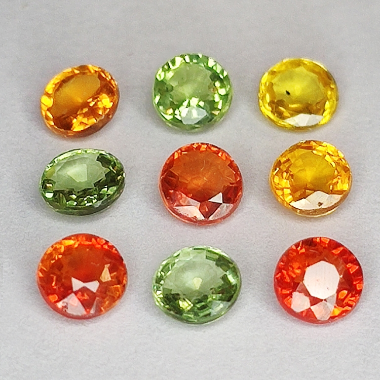 Round cut multicolored Songea sapphire. 3.7-4.4mm 1ct