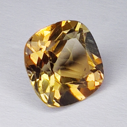 6,69ct Champagner Topas kissenschliff 11x11mm