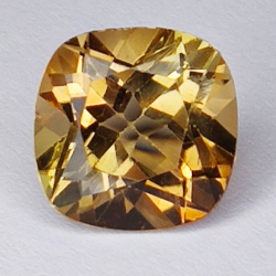 6,69ct Champagner Topas kissenschliff 11x11mm