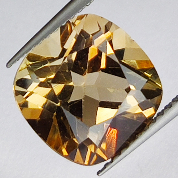 6,69ct Champagner Topas kissenschliff 11x11mm