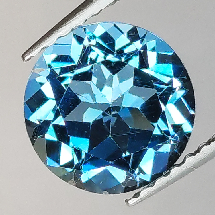 Topaze bleue taille ronde 2,28 ct 8 mm