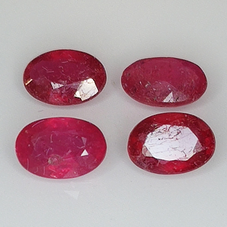 Ruby in oval cut 6x4mm 4pz