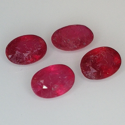 Ruby in oval cut 6x4mm 4pz