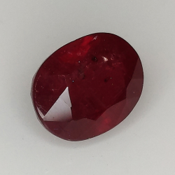 Ruby oval cut 9x7mm 1pz