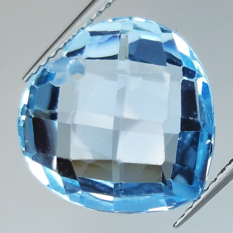 Blue topaz cut heart pierced 14mm 1pz