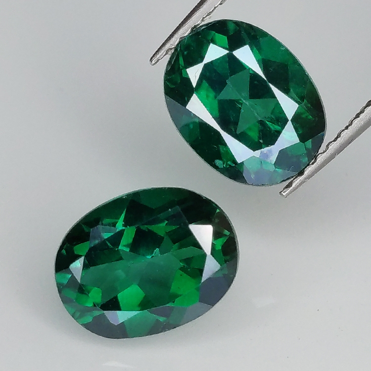 Topacio verde talla oval 9x7mm 2pz