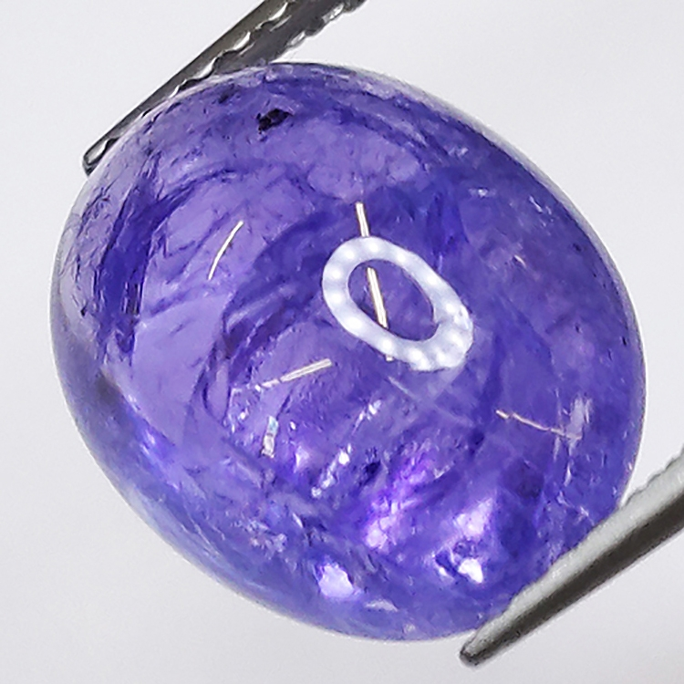 5.57ct  Tanzanite cabochon ovale 12.3x9.3mm