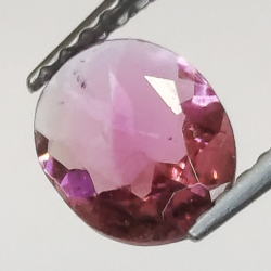 0.62ct Tormalina Rubelite taglio ovale 7.7x5.6mm