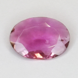 0.62ct Tormalina Rubelite taglio ovale 7.7x5.6mm