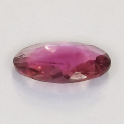 0.62ct Turmalina Rubelita talla oval 7.7x5.6mm