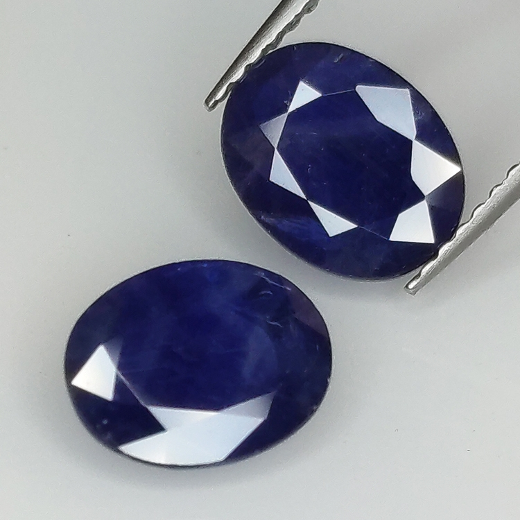 Blue sapphire oval cut 9x7mm 2pz