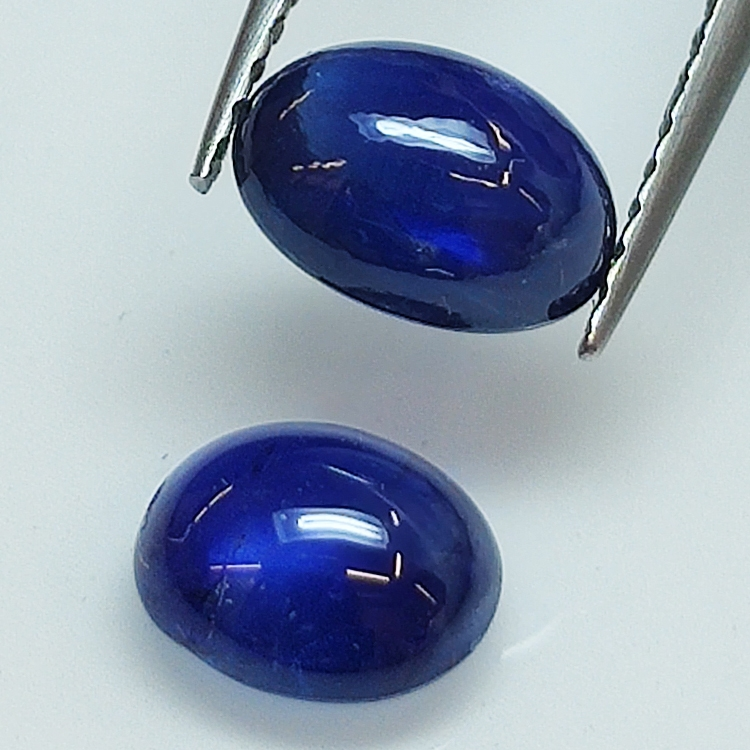 Zafiro azul cabujón oval 8x6-7x5mm 2pz