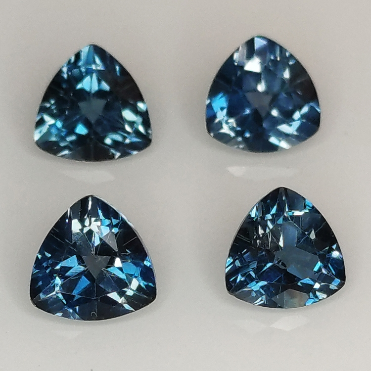 Topaze de Londres bleue trillion coupée 5 mm 1pz