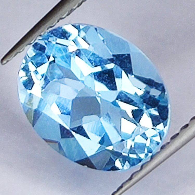 3,52ct Blauer Topas ovaler schliff 10.0x8.1mm