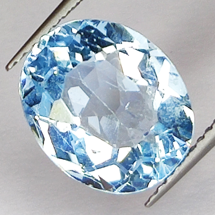 6.59ct Blauer Topas ovaler schliff 12.0x10.2mm