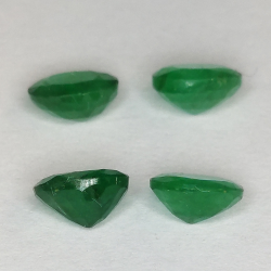 Oval cut emerald 5x4mm 1pz