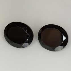 Espinela negra talla oval 12x10mm 1pz