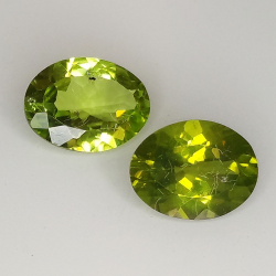 Oval geschnittener Peridot 8x6mm 1pz