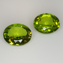 Oval cut peridot 11x9mm 1pz