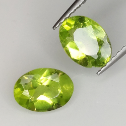 Oval cut peridot 11x9mm 1pz