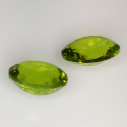 Oval cut peridot 11x9mm 1pz