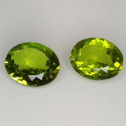 Oval cut peridot 11x9mm 1pz