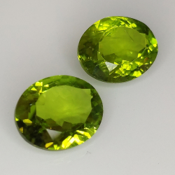 Oval cut peridot 11x9mm 1pz