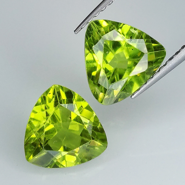 Peridoto talla trillion 9mm 1pz