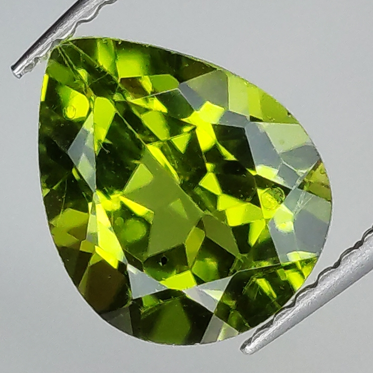 Peridoto taglio pera 10x8mm 1pz